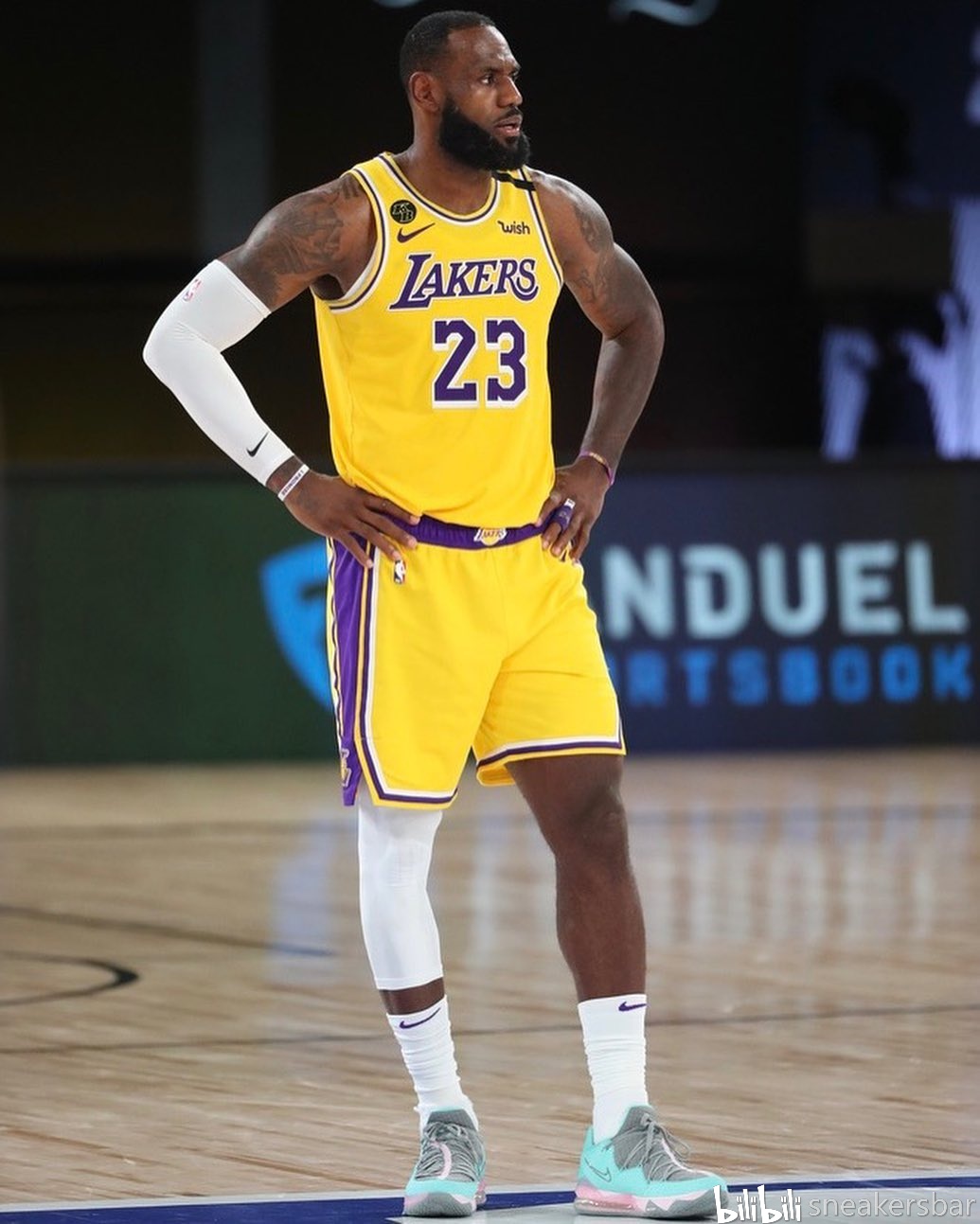 立游戏时直 立游戏时直