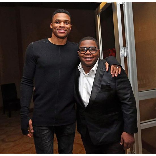 靠近边线 靠近边线