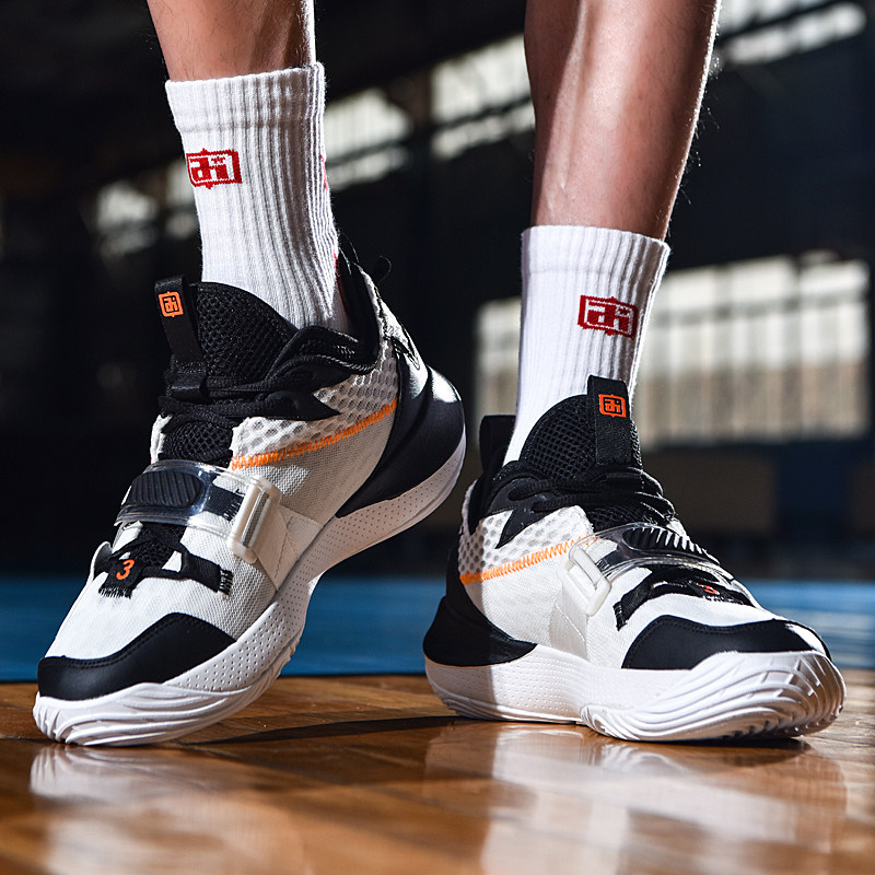 一脚出球 一脚出球